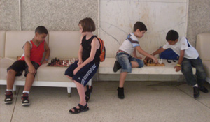 Los niños disfrutan del ambiente ajedrecístico del Memorial Capablanca 2011