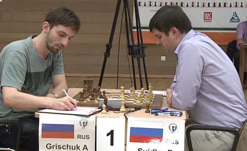 Svidler (a la derecha) no tuvo tantos problemas en el match final ante Grishuk
