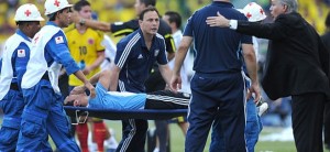 La lesión de Burdisso preocupó a muchos y desató nuevos temores sobre el "virus FIFA"