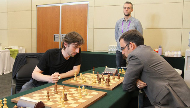 Leinier comenzó el "torneo vasco" con un triunfo sobre Grischuk