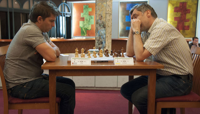 Bruzón vs. Ivanchuk fue el cotejo más extenso de la 2da ronda (foto de María del Carmen Ramón / Cubahora) 