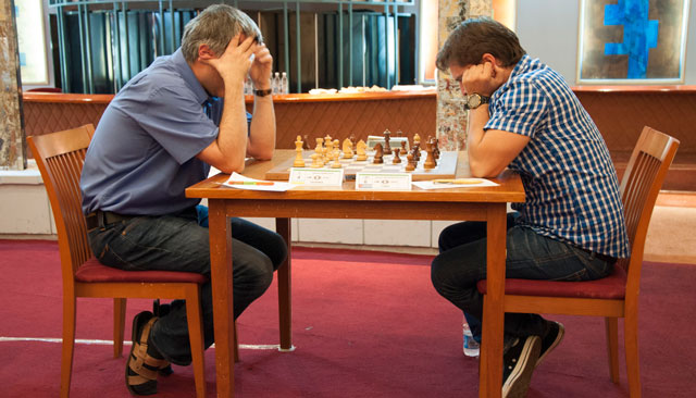 Ivanchuk entabló con Bruzón (foto de María del Carmen Ramón / Cubahora)