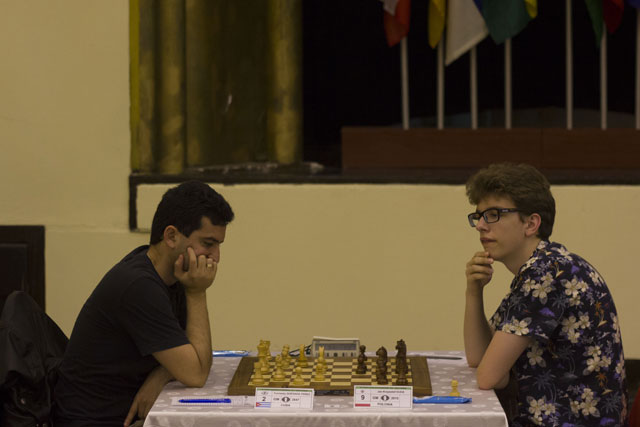 Quesada, el ajedrecista de mayor ELO del Premier, cedió en la ronda inaugural ante el polaco Duda (foto de Fernando Medina / Cubahora)
