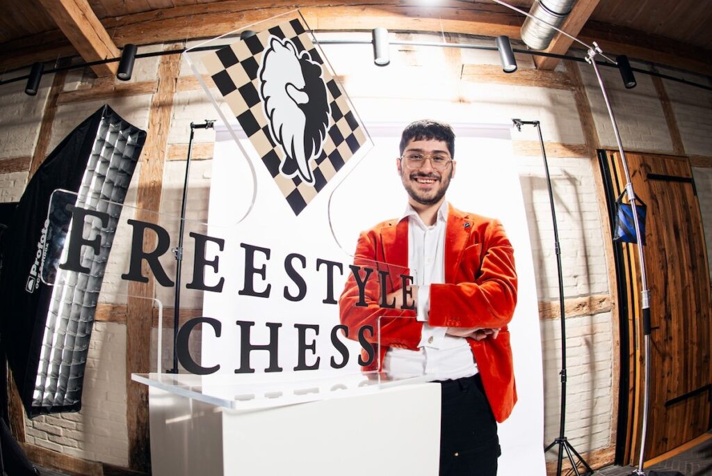 El GM Alireza Firouzja ganó la fase preliminar del Grand Slam de ajedrez freestyle que se celebra en Weisenhauss y eligió a Vincent Keymer como su rival en cuartos de final. Mientras, Carlsen enfrentará a Abdusattorov